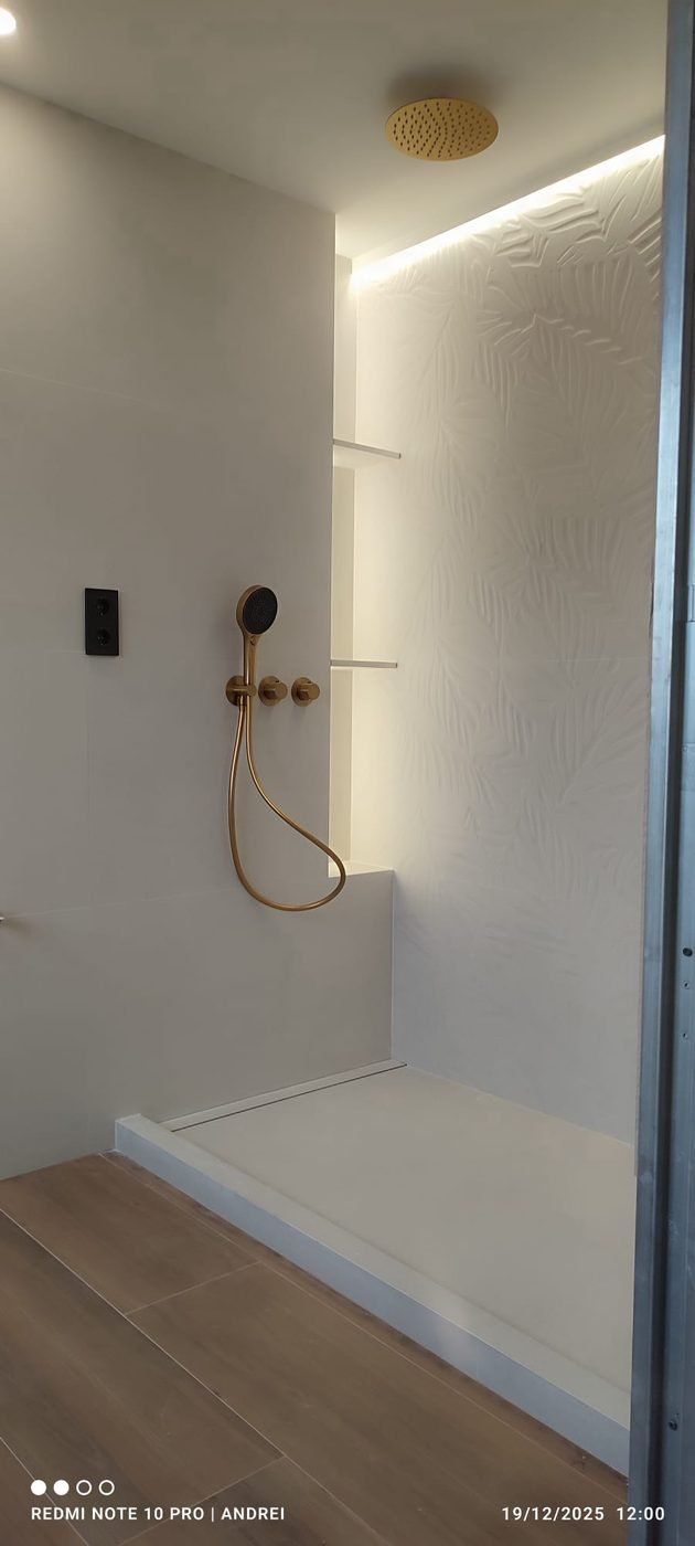 Baño con ducha de obra